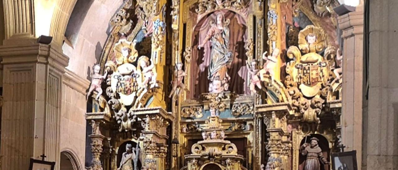 Retablo de la iglesia de Santa Eulalia de Donsión, obra del carpintero de Chapa.   | // JLRJ