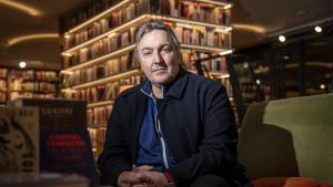 Carlos Zanón, escriptor: "Mai he pagat perquè dormin amb mi, però puc entendre aquesta classe de solitud"