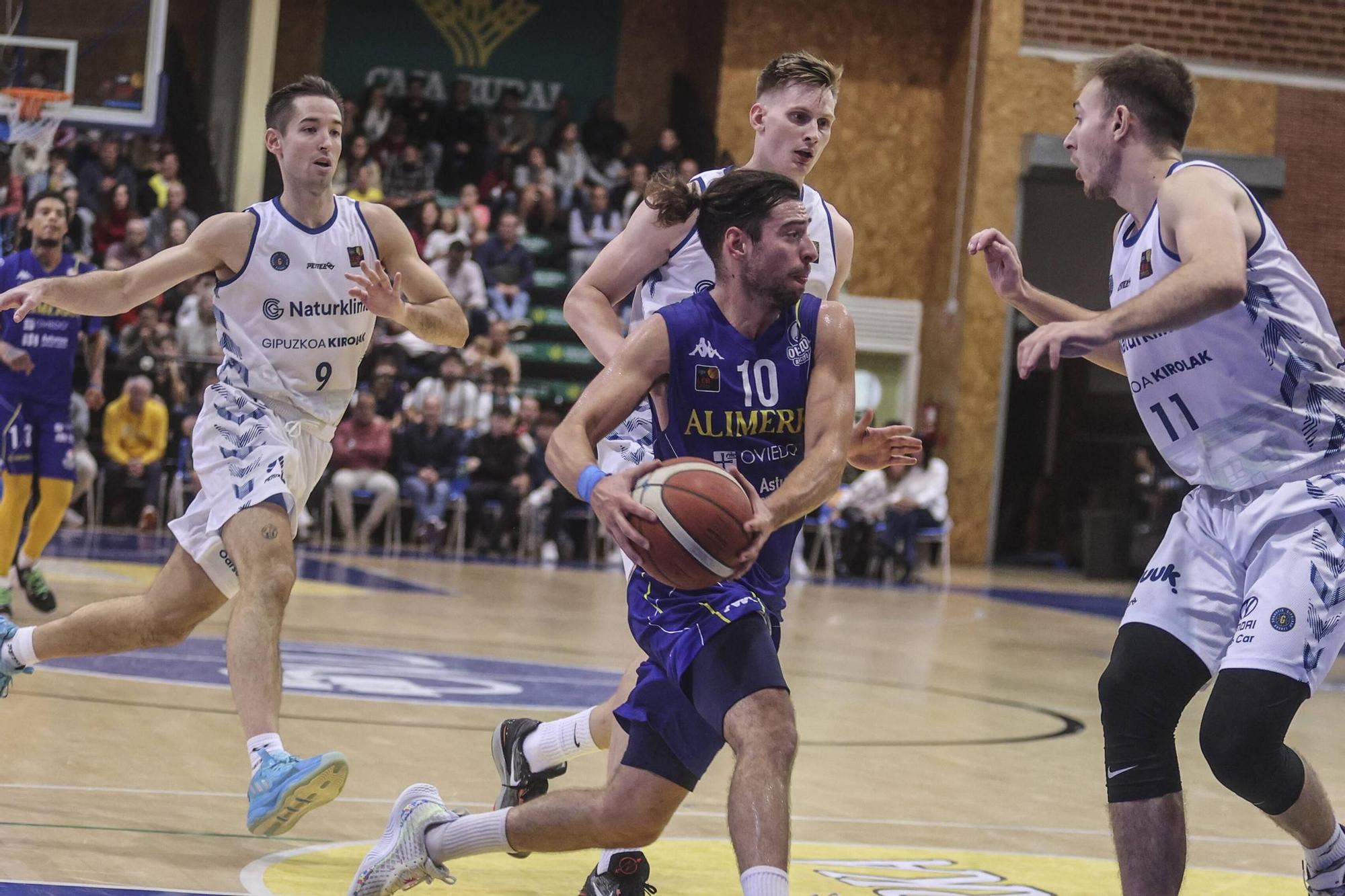 El Alimerka Oviedo pierde (81-86) ante el Gipzukoa su primer partido de la temporada en la LEB Oro