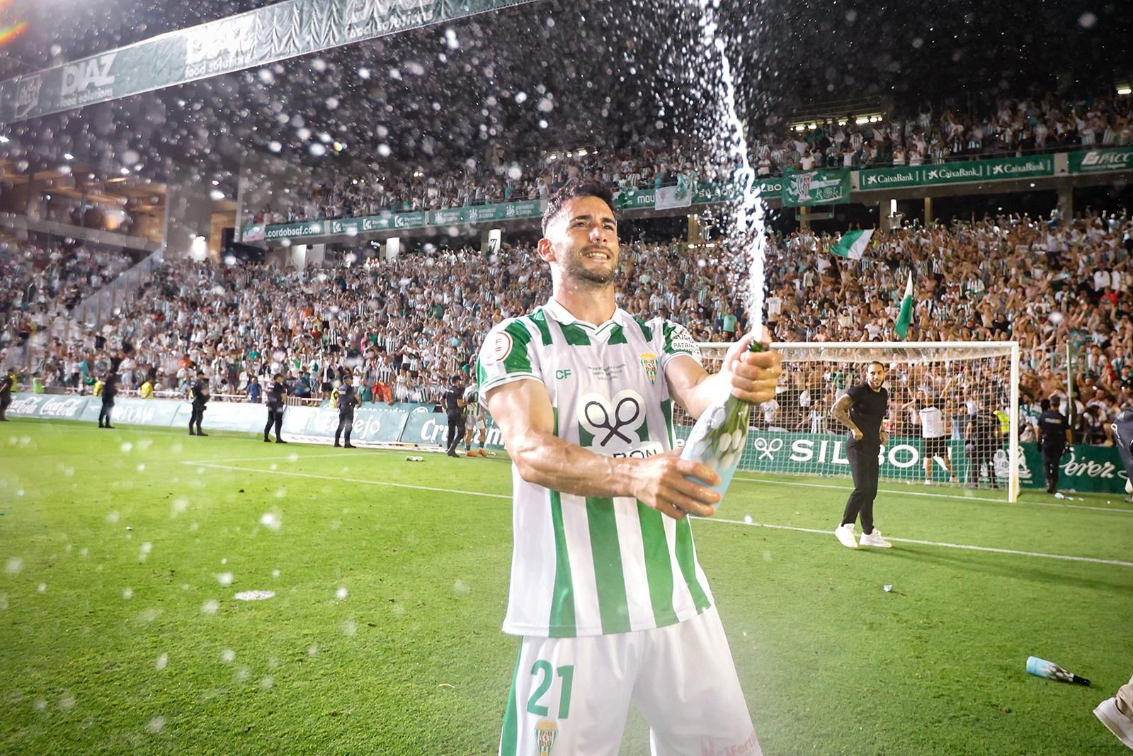 El Córdoba CF vuelve a Segunda / Las mejores imágenes de una noche para la historia