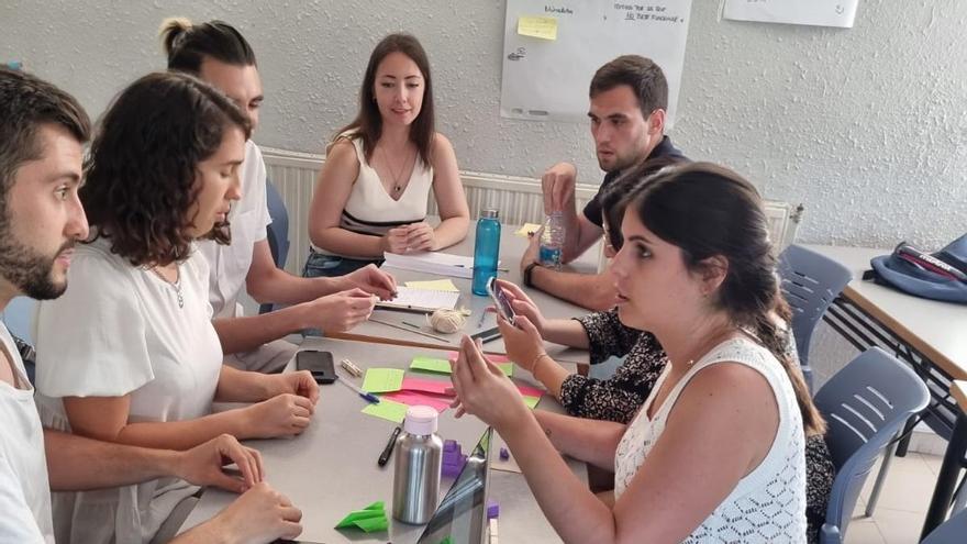 Carrera profesional. Los estudios de CESTE están acompañados de planes de mejora y desarrollo del perfil laboral y personal de los estudiantes.