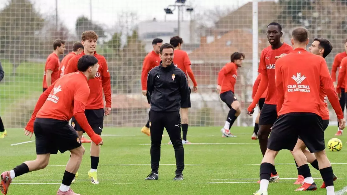 La autocrítica de Borja Jiménez en la previa del encuentro del Sporting ante el Castellón: "No estamos nada contentos por estas últimas cuatro semanas"