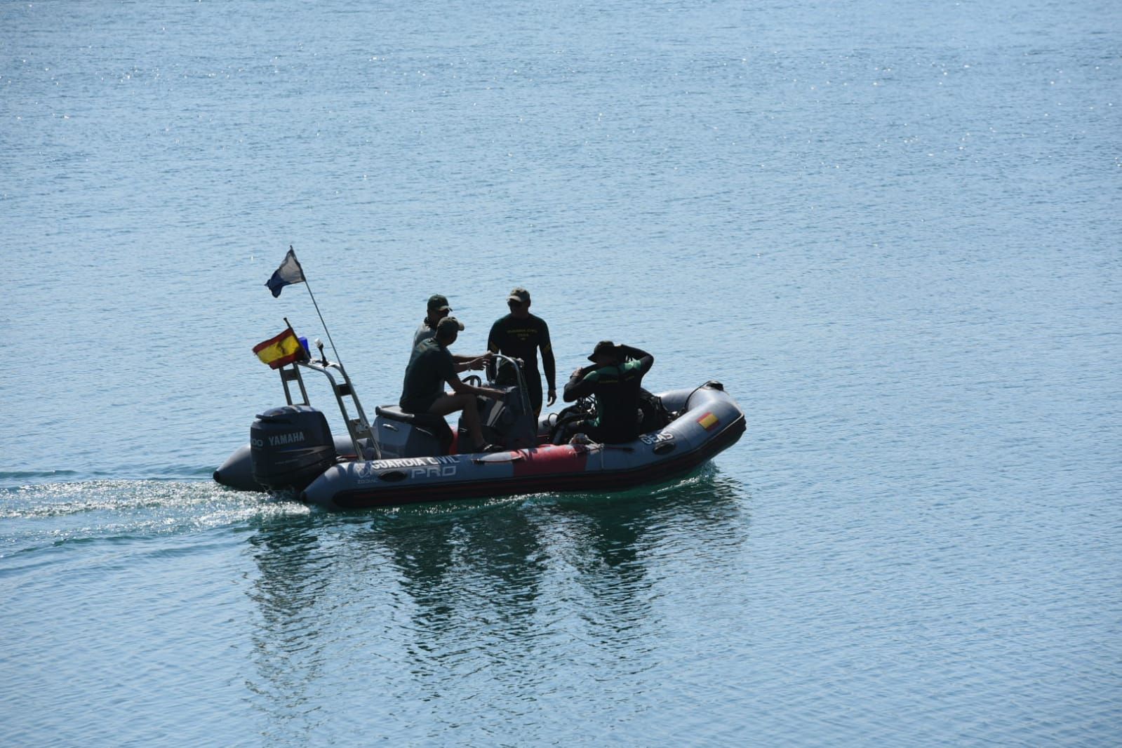 Buzos de la Guardia Civil se suman a la búsqueda del joven desaparecido en el Lago Azul