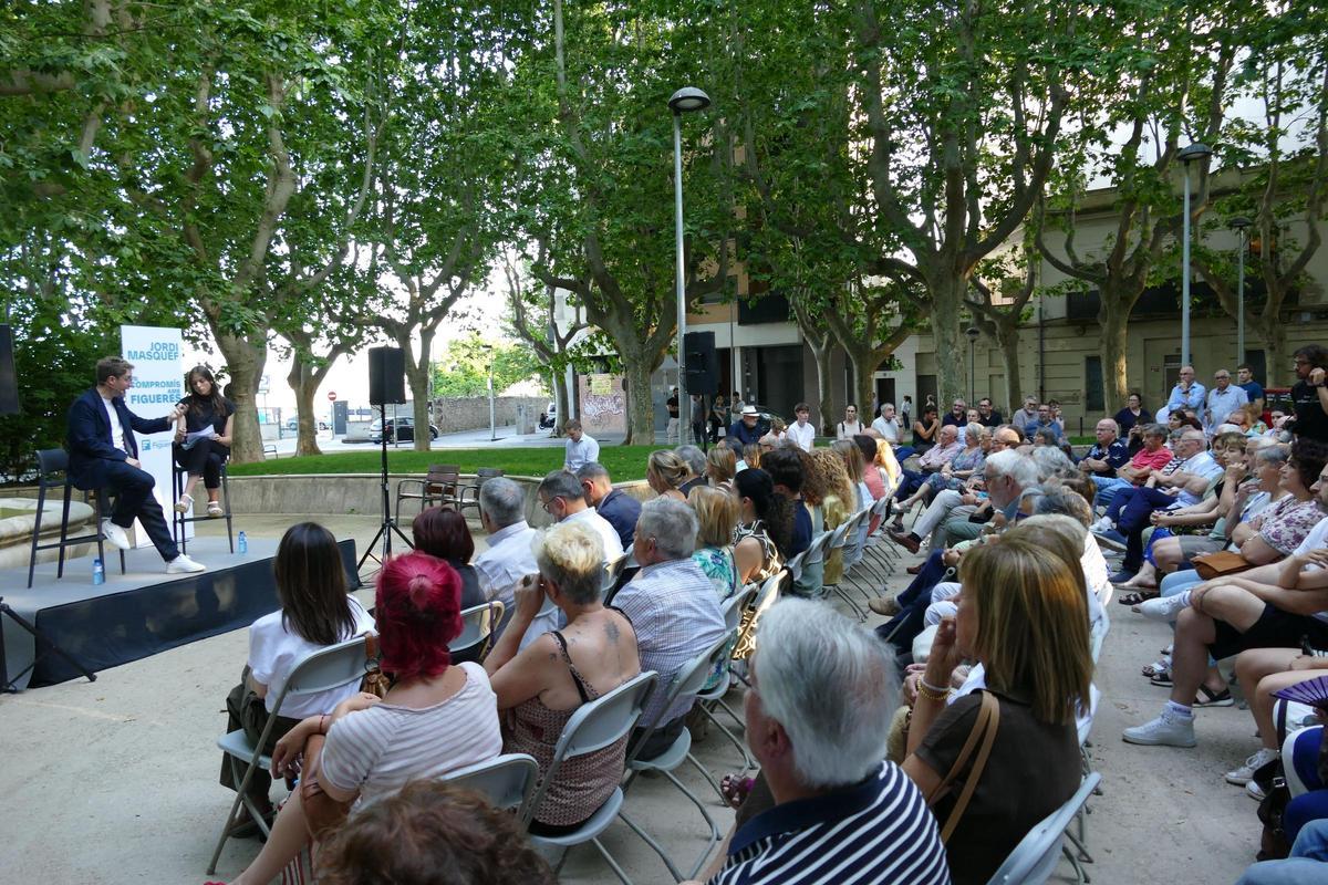 EN IMATGES | Jordi Masquef oficialitza la seva candidatura per a les eleccions municipals de 2027 a la plaça de l'Estació EN IMATGES | Jordi Masquef oficialitza la seva candidatura per a les eleccions municipals de 2027 a la plaça de l'Estació