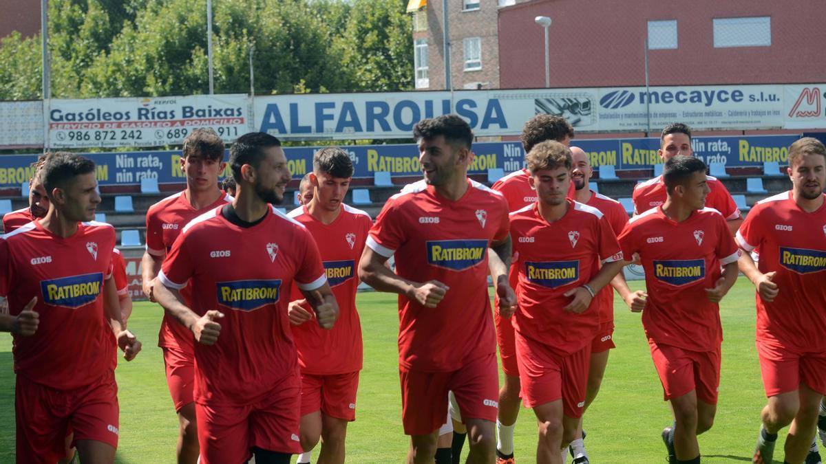 El equipo vilagarciano iniciará la liga en 3ª RFEF el 11 de septiembre en O Barco.