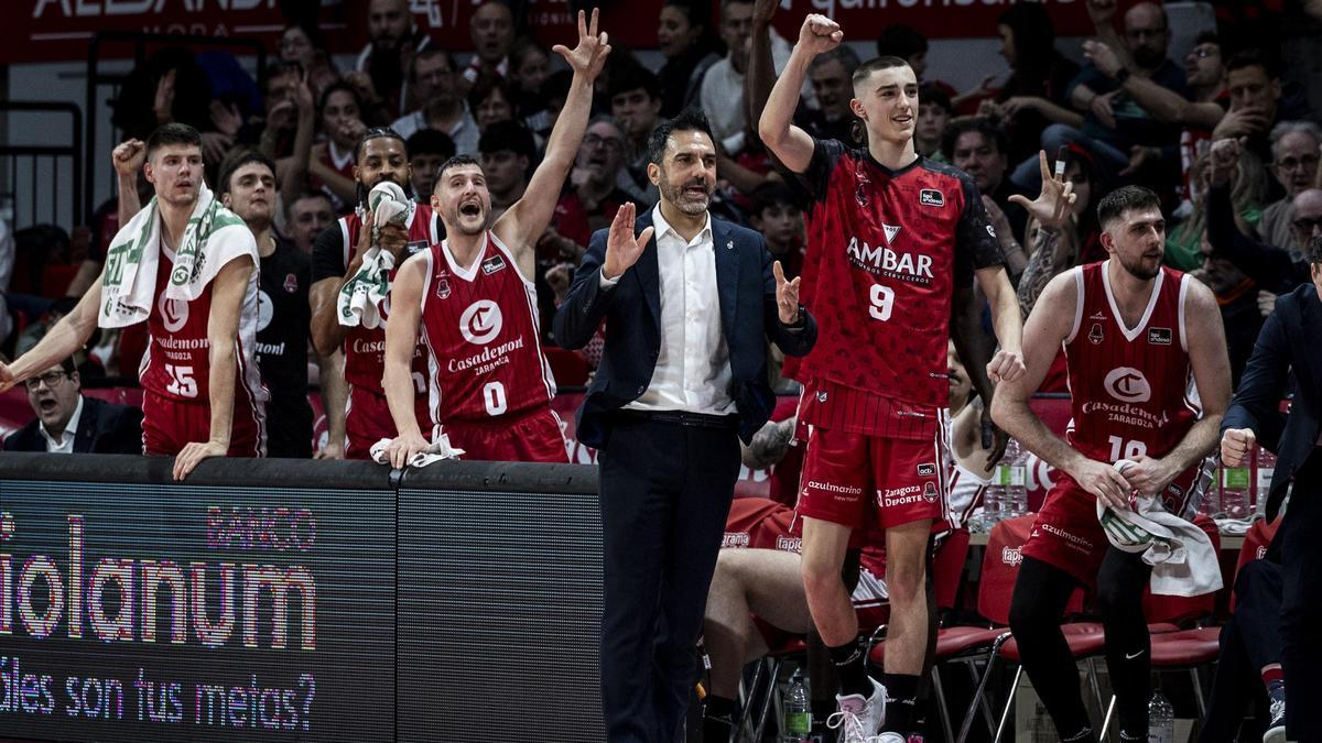El banquillo del Casademont celebra una acción en la victoria ante el Gran Canaria