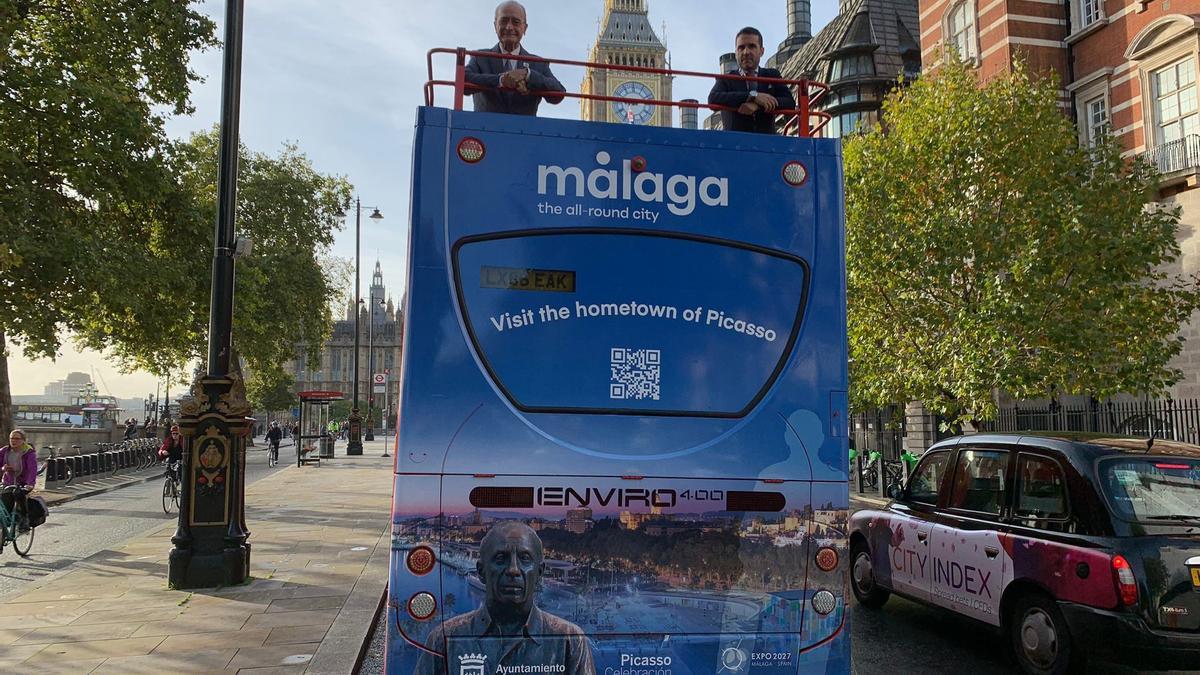 El alcalde de Málaga, Francisco de la Torre, junto con el concejal de Turismo, Jacobo Florido, en Londres