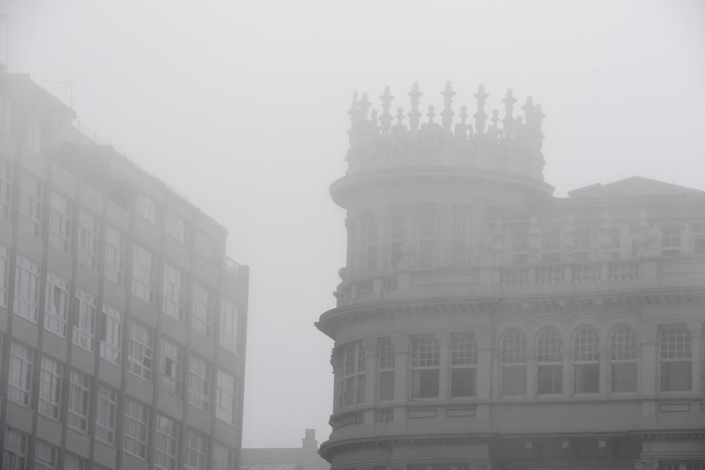 A Coruña bajo el filtro de la niebla