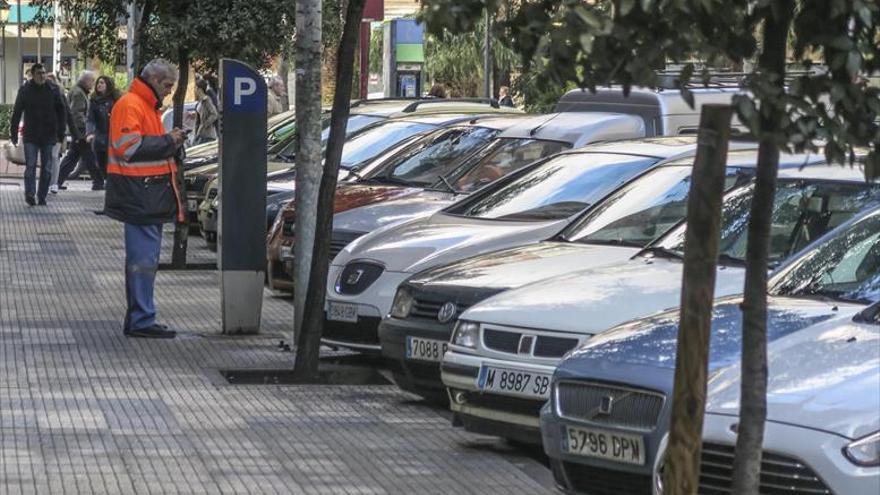 La zona azul de Cáceres la llevará la empresa Dornier y aparcar una hora costará 0,32 euros
