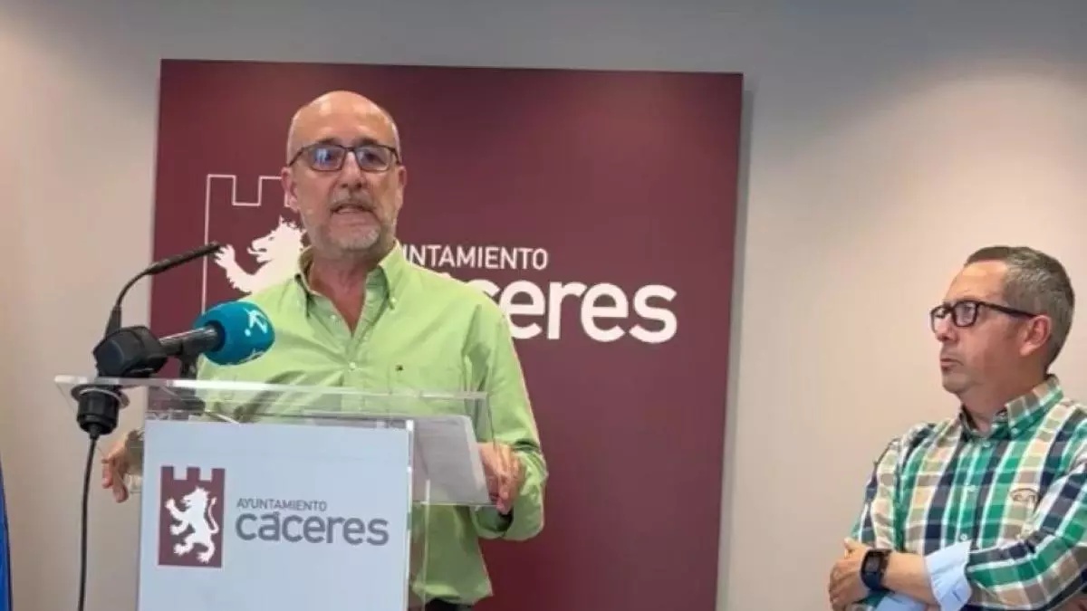Tirso Leal amaga con querellarse contra la portavoz del PSOE de Cáceres por difamación