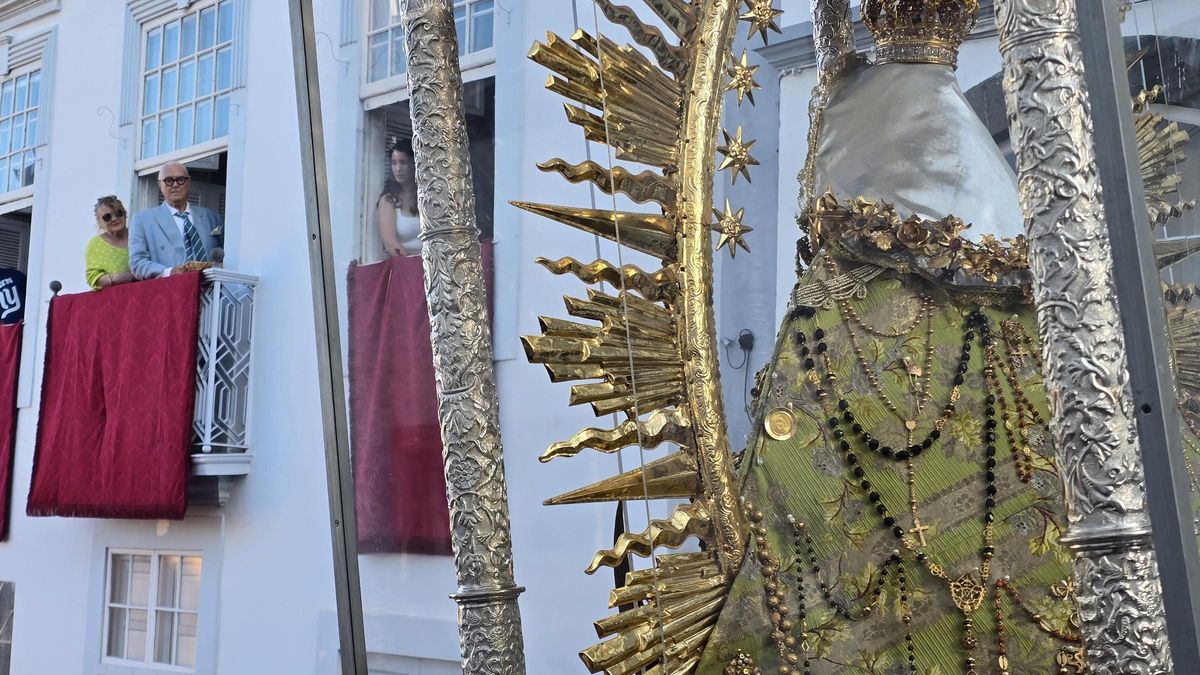 Manolo Blahnik durante la Bajada de la Virgen