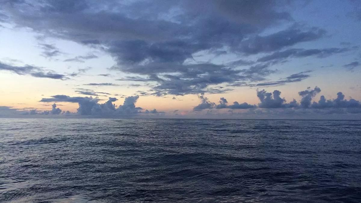Nubes tropicales sobre el Océano Atlántico.