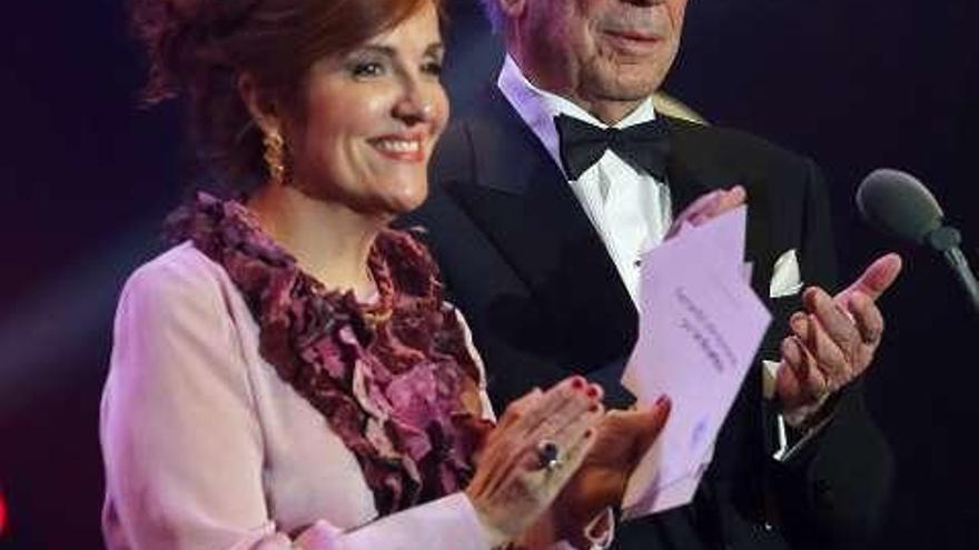 Elvira Linda y Mario Vargas Llosa..