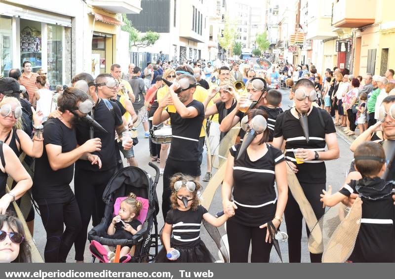 Desfile de peñas y toro fiestas Sant Pere