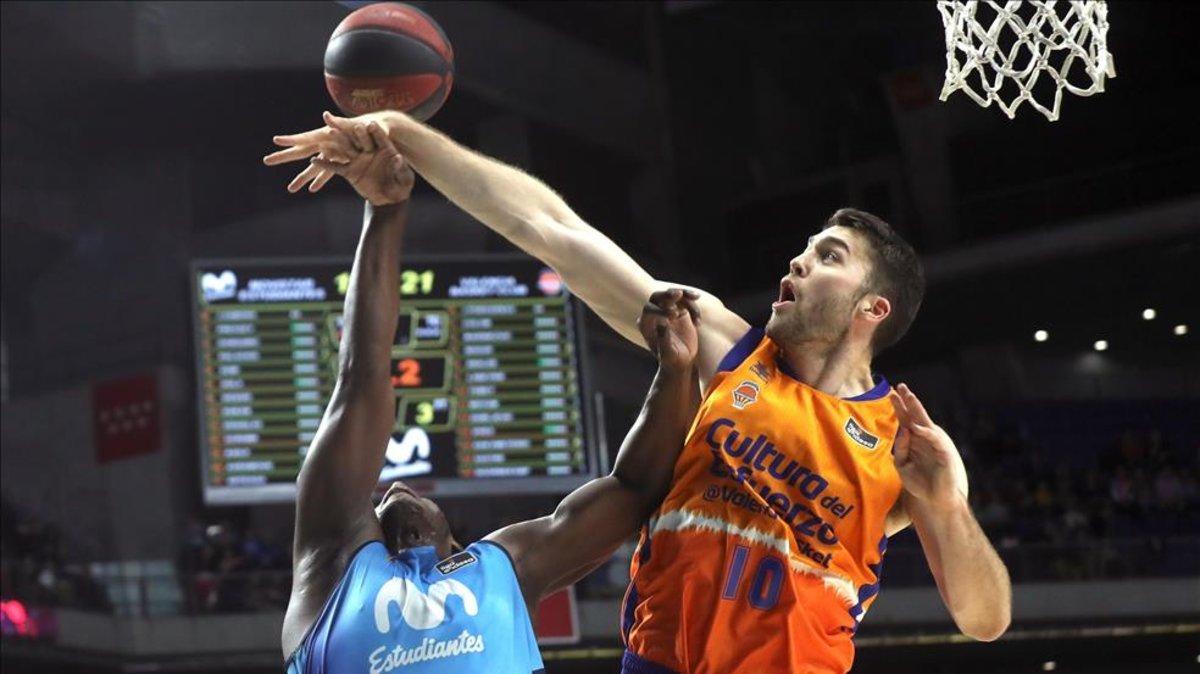 Tobey, en un partido con el Valencia