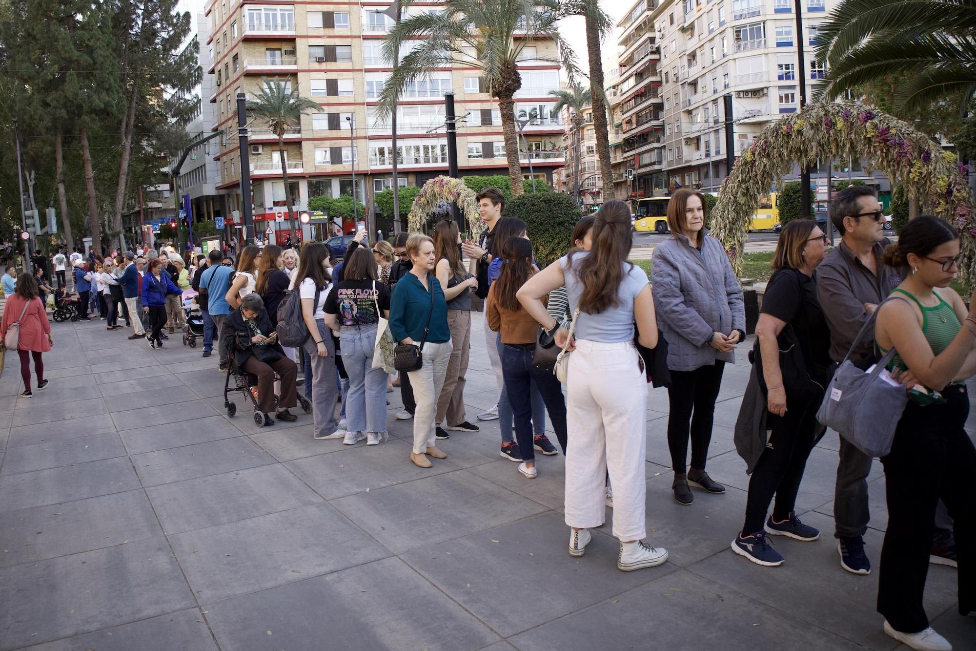 Las imágenes de la multitudinaria degustación gratuita de marineras en la plaza Circular de Murcia