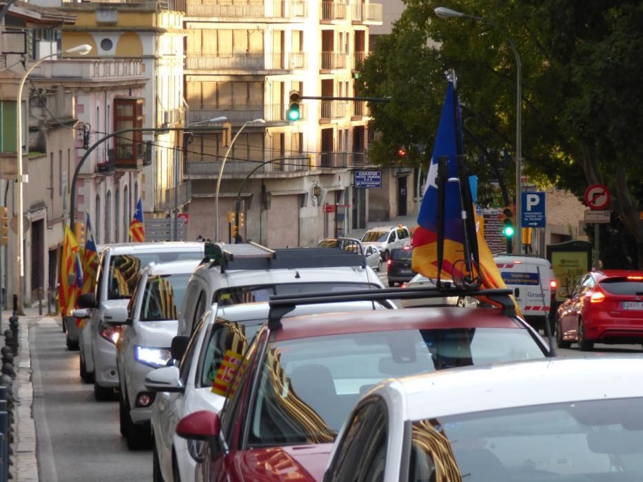 caravana de cotxes reivindica els fets d'octubre