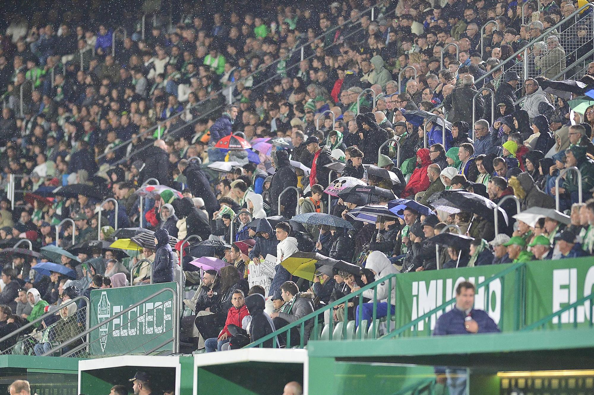 El Elche vence y hace disfrutar al Martínez Valero
