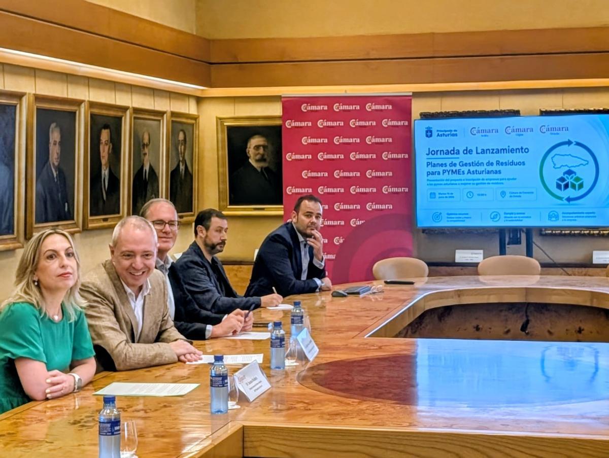 Asistentes a las jornadas en la Cámara de Comercio de Oviedo.