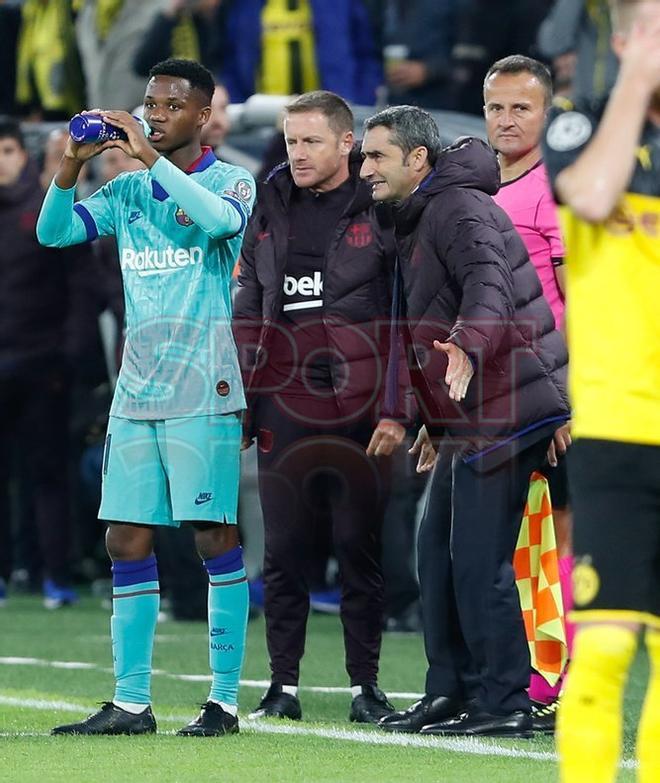 Las imágenes del partido entre el Borussia Dortmund y el FC Barcelona correspondiente a la jornada 1 del Grupo F de la Liga de Campeones y disputado en el Signal Iduna Park en Dortmund.