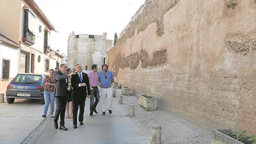 La rehabilitación de la muralla almohade seguirá junto a la iglesia y en Santa Clara