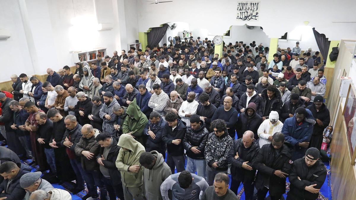 Imatge de la Mesquita Assalam de Girona durant l'inici del Ramadà