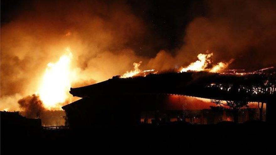 Japón: Un gigantesco incendio destruye el legendario castillo Shuri