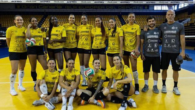 La plantilla del Hidramar Gran Canaria posa ayer antes del entrenamiento llevado a cabo en el Centro Insular de Deportes.