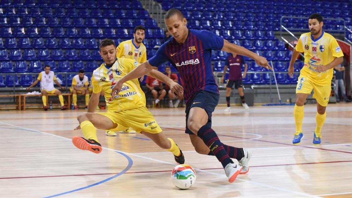 Ferrao luchando un balón