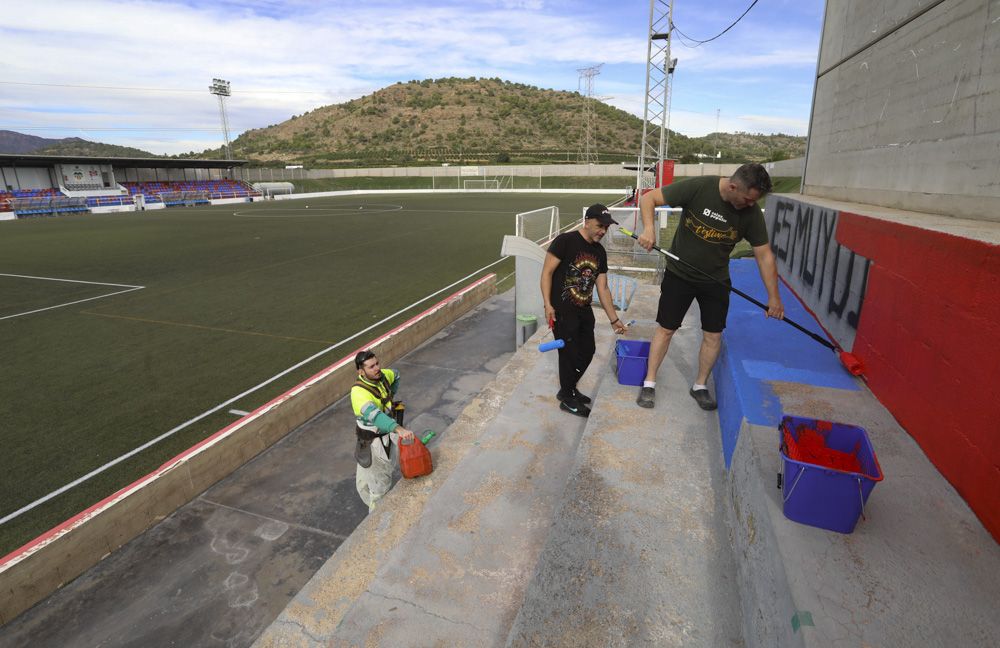 El Atlético Saguntino trabaja en tener a punto el Nou Camp para la Copa del Rey.