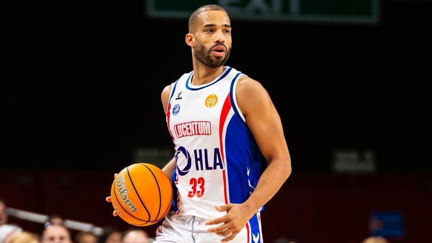 Mike Torres, durante un partido con el HLA Alicante.