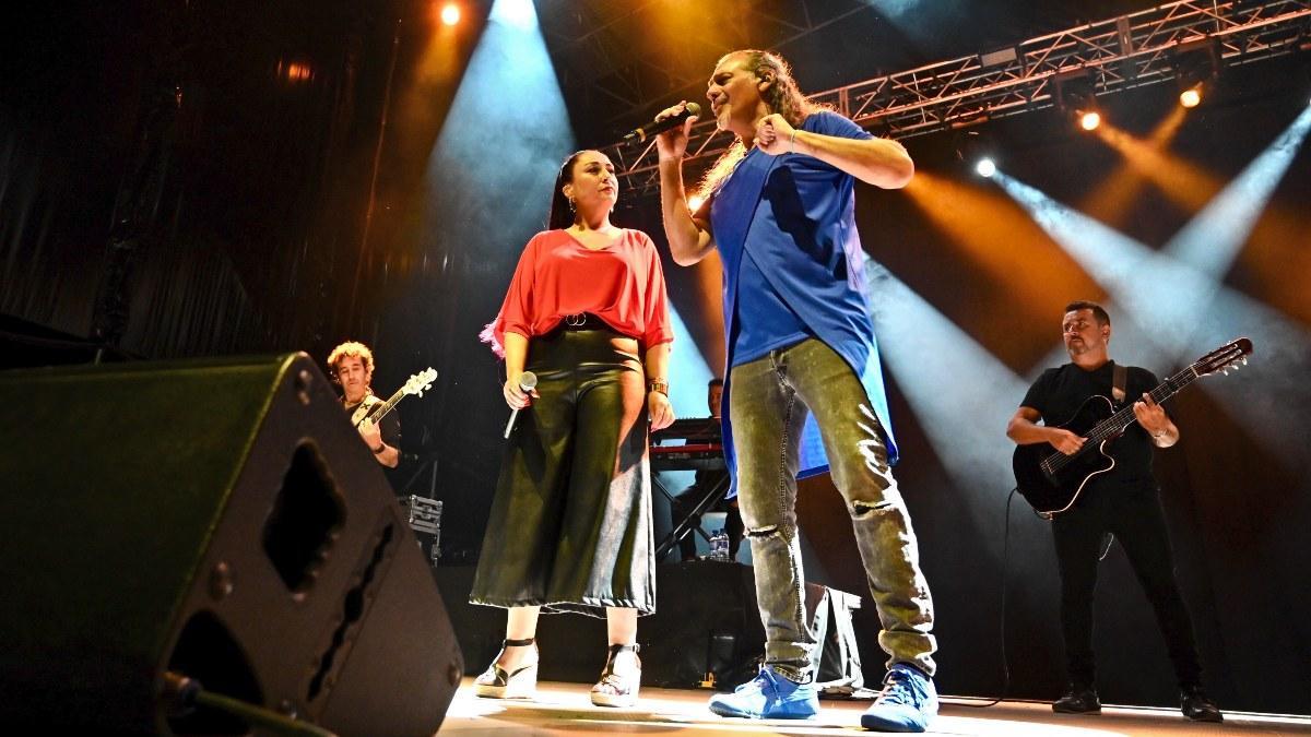 Camela (María Ángeles Muñoz y Dioni Martín) en un concierto de 2022 en Vigo.