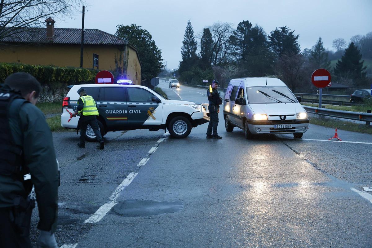 Un control de la Guardia Civil en Siero