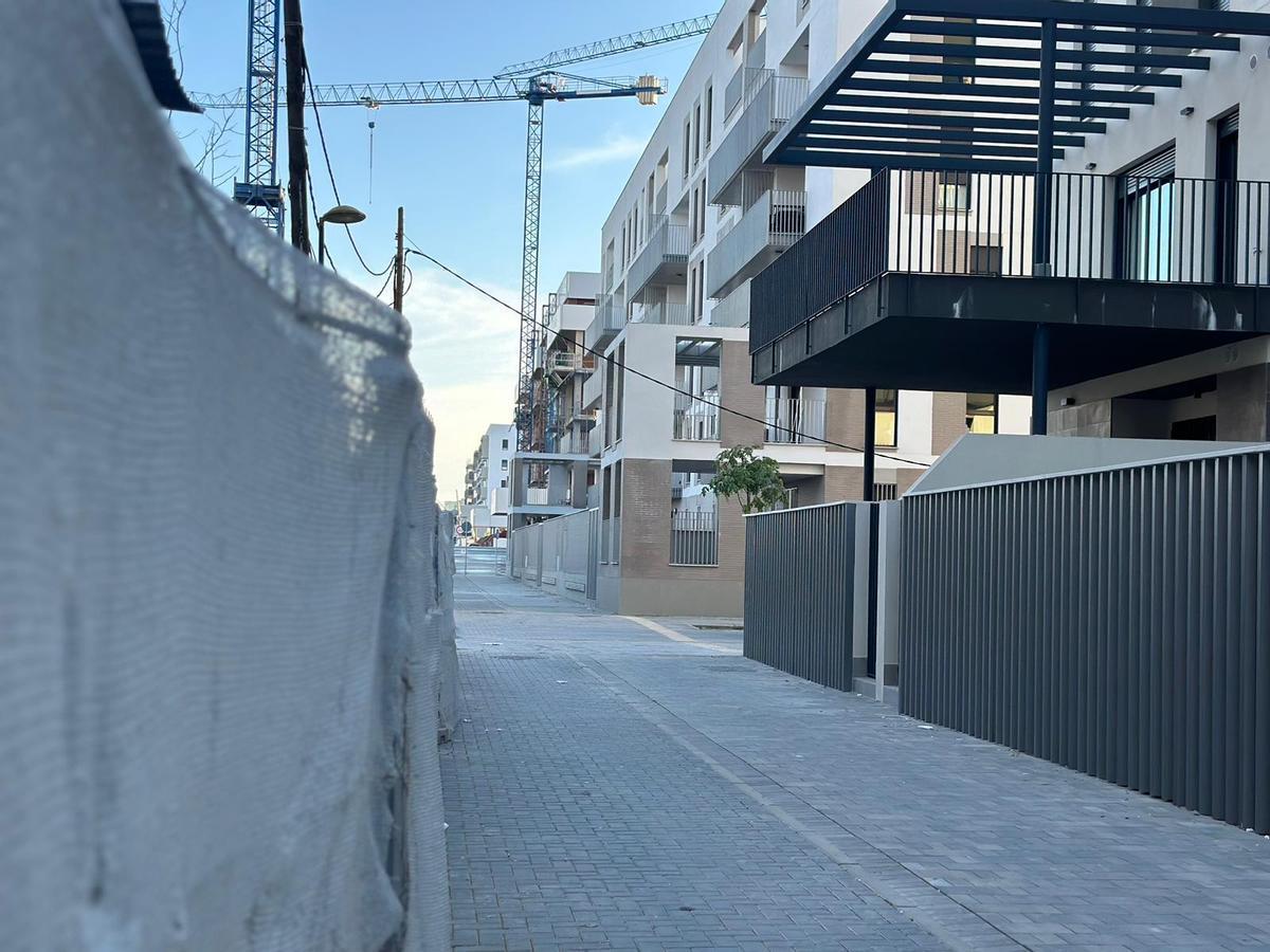 La realidad de Palmas Altas: bloquesnuevos frente a edificios por construir.