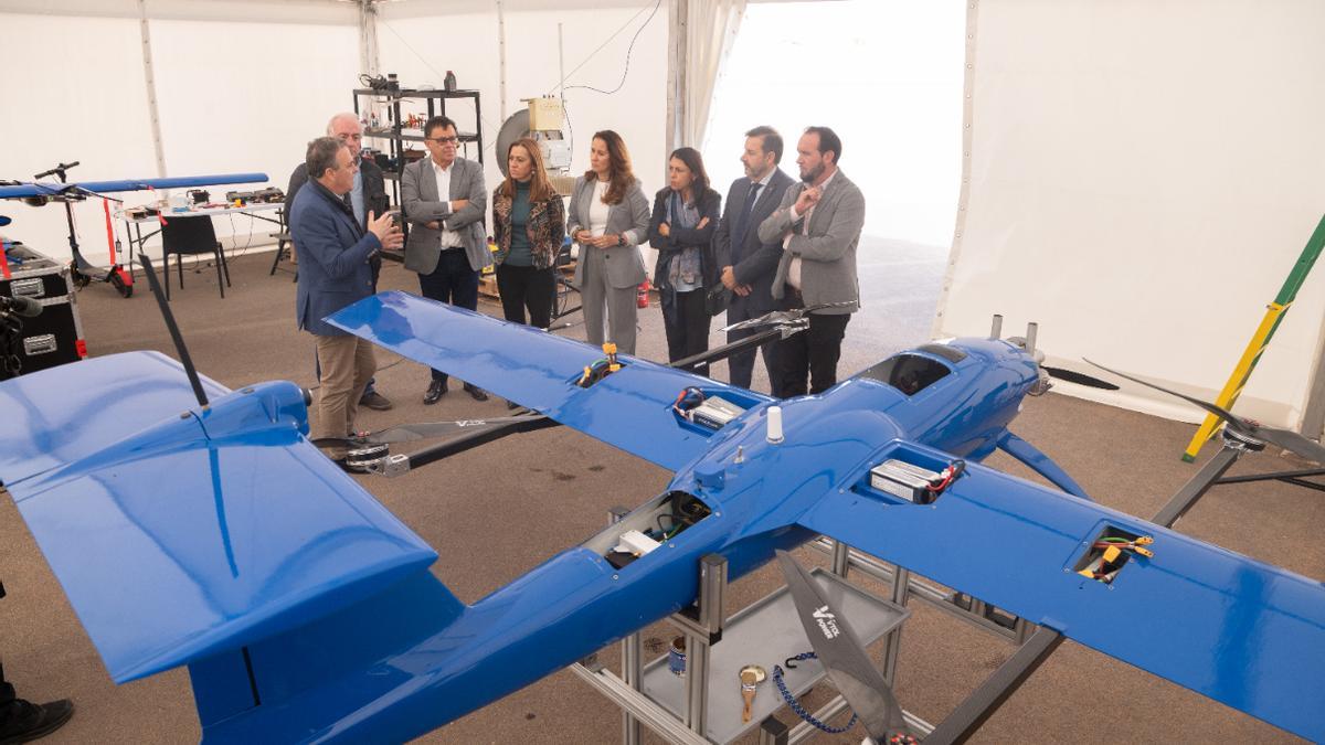 La delegación del Ministerio de Interior durante su visita al Parque Tecnológico insular, ayer.