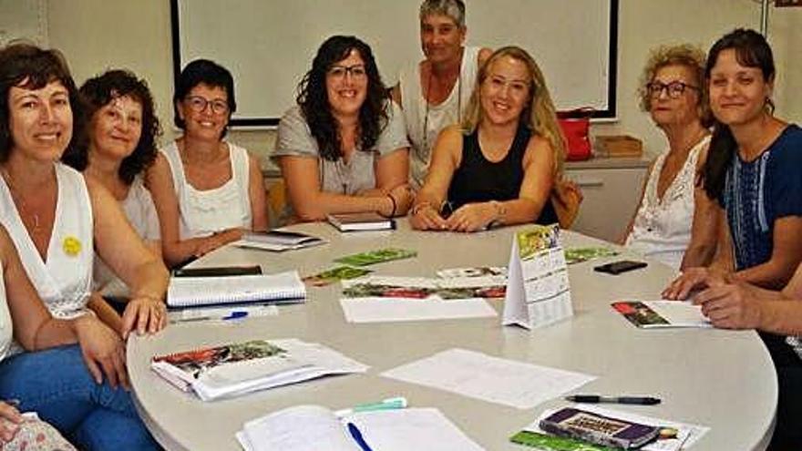 La Taula, amb les representants de cada institució que la formen.