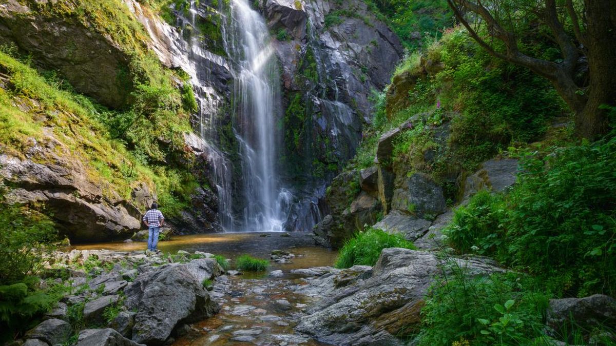 La ruta de senderismo en Galicia que tiene a los viajeros fascinados: entre bosques, cascadas y ríos mágicos