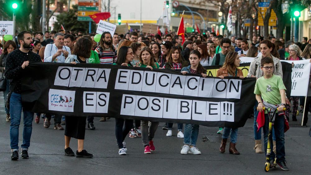 Profesores, padres y alumnos piden en la calle un pacto educativo sin la Lomce