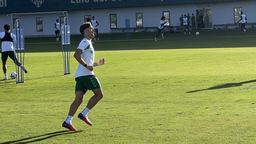 Vídeo | Iker Losada y Álvaro Fidalgo entrenan a las órdenes de Pellegrini en el Betis el último día del mercado de fichajes