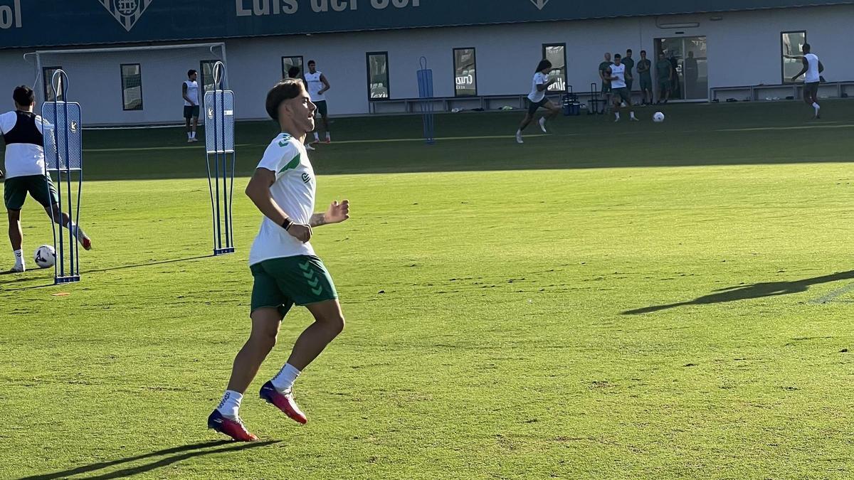 Vídeo | Iker Losada y Álvaro Fidalgo entrenan a las órdenes de Pellegrini en el Betis el último día del mercado de fichajes