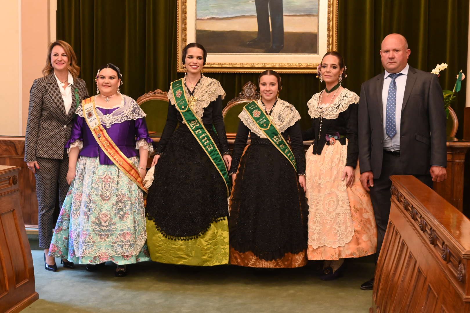 Galería de imágenes: Recepción de las reinas de los pueblos en el Ayuntamiento de Castelló