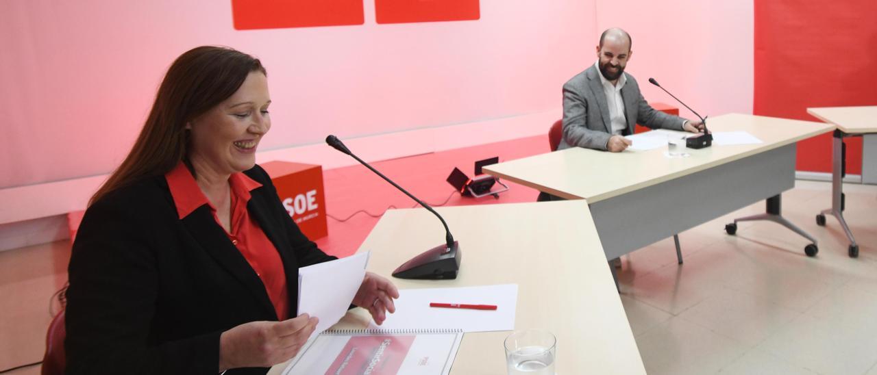 Lourdes Retuerto, en primer plano, durante el debate