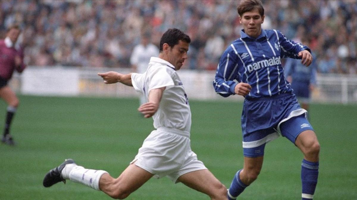 Quique Sánchez Flores, jugando con el Real Madrid en 1994.