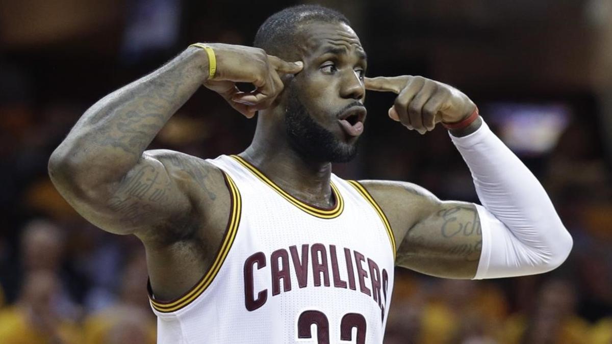 LeBron James en playoffs contra los Atlanta Hawks