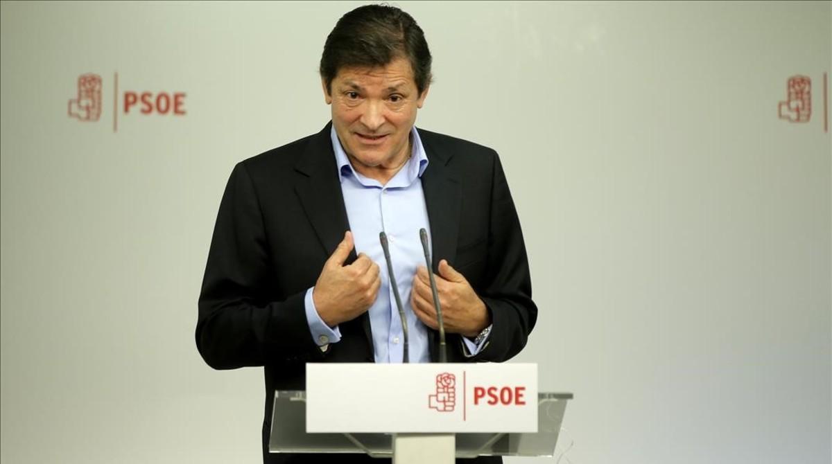 El presidente de la gestora, Javier Fernández, el pasado 20 de febrero en la sede del PSOE. 