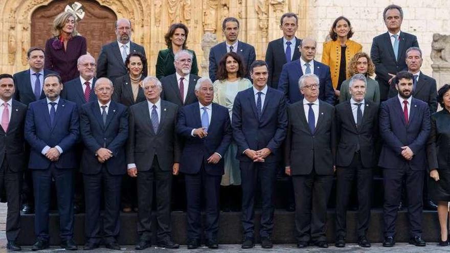 Los gobiernos de España y de Portugal, presididos por Pedro Sánchez y António Costa, ayer en Valladolid. // Efe