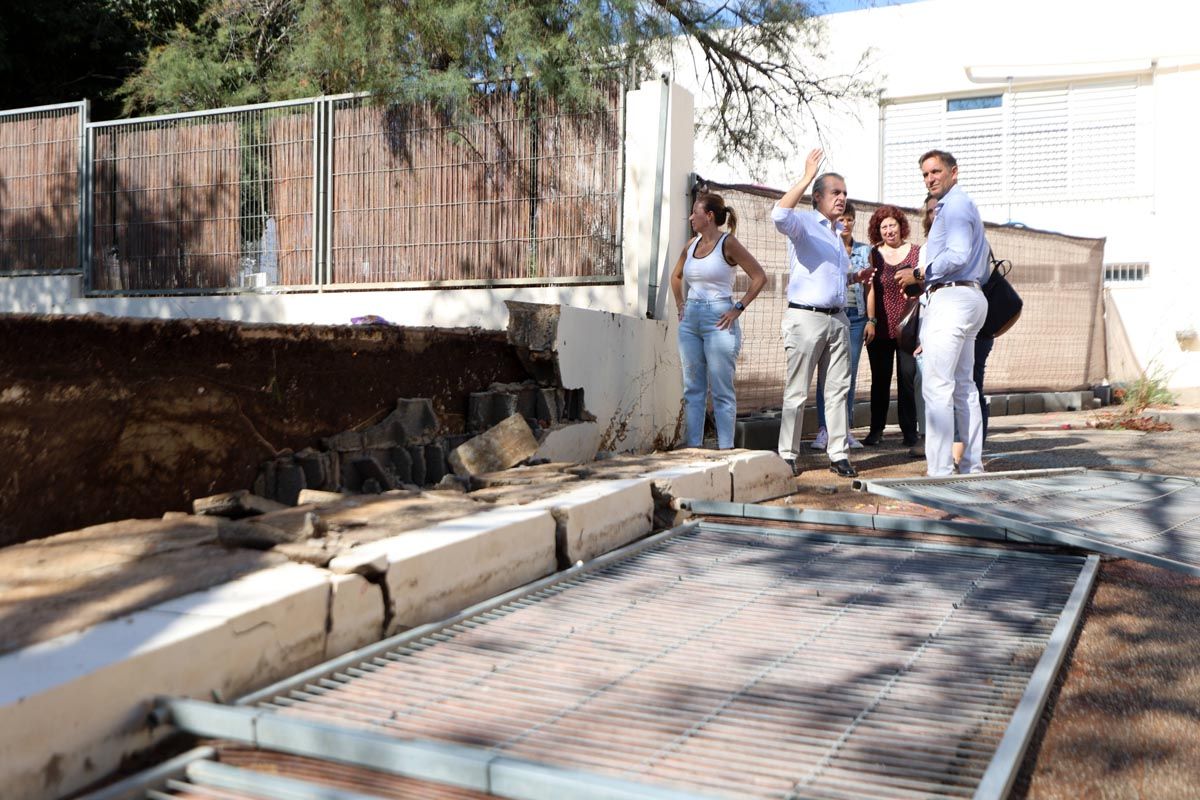 La visita al colegio Can Misses tras las inundaciones, en imágenes