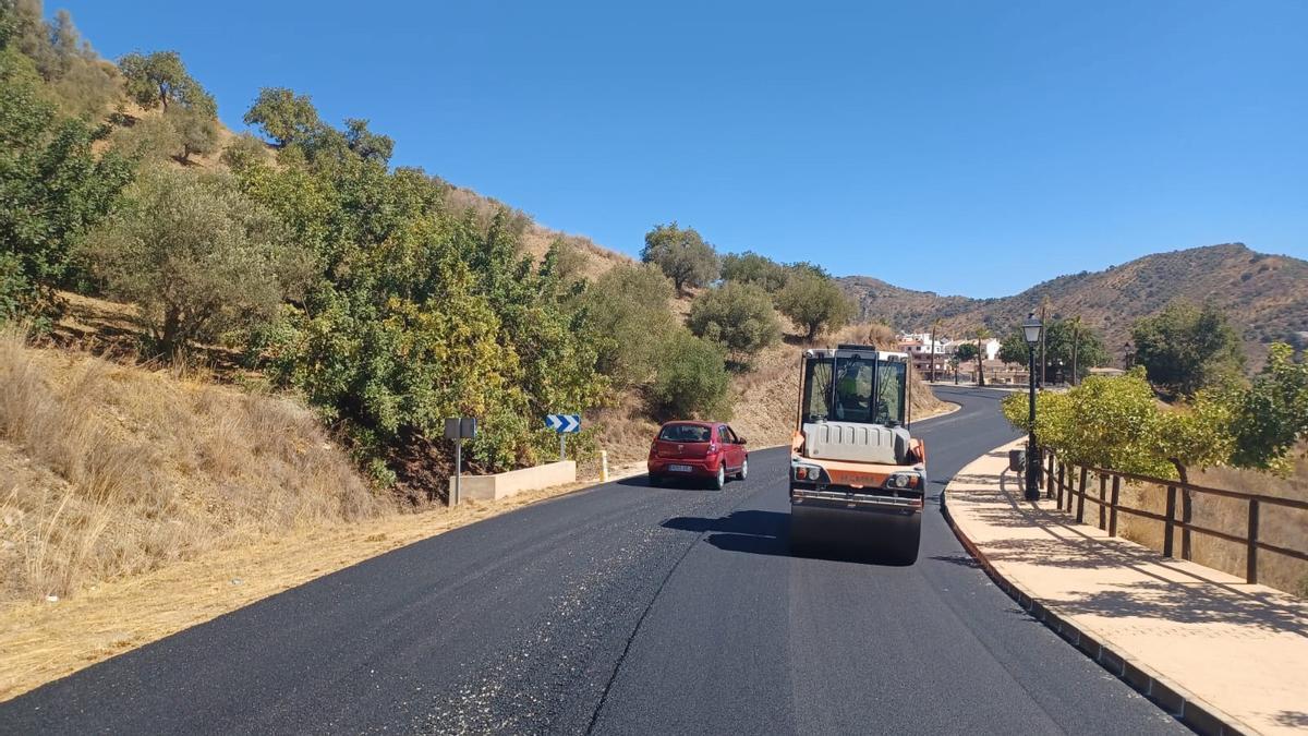 La Diputación comienza un plan de asfaltado en un centenar de kilómetros de 22 carreteras provinciales