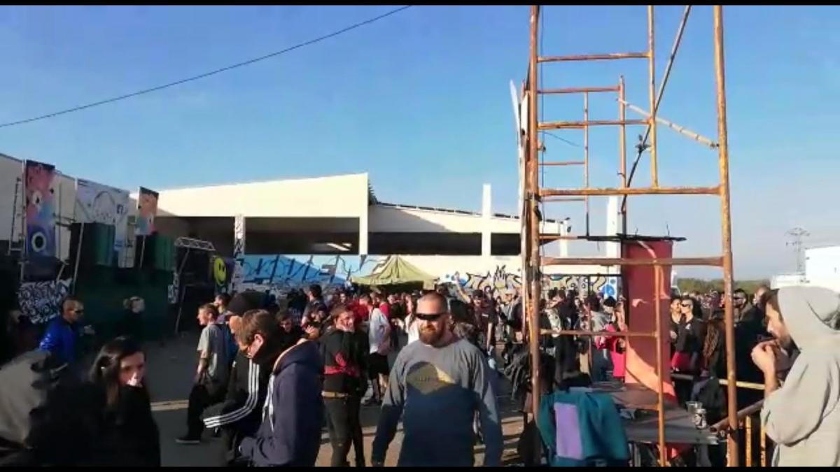 La ‘rave’ ilegal de Sant Mateu sigue con más presión policial tras 4 días