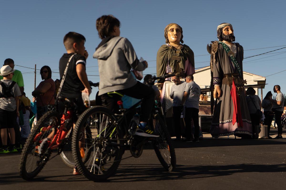 Imagen archivo. Gigantes y cabezudos de Villaralbo